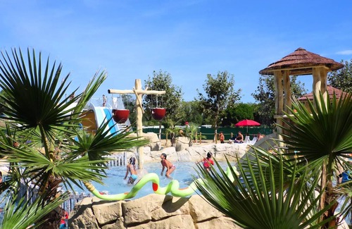 Sainte-Marie-la-Mer House | Campsite Le Sainte Marie * - DIAMANT - 28m2 - 2 bedrooms - TV - air conditioning and mosquito nets - 1 VEHICLE INCLUSIVE 5 persons