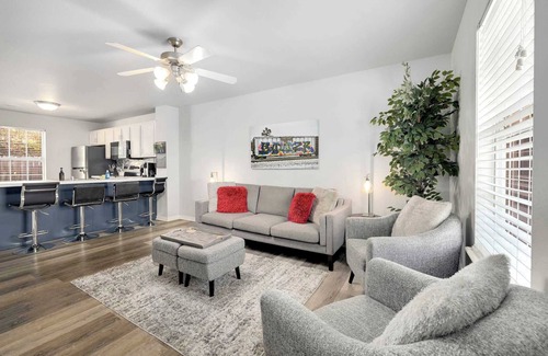 Fayetteville House | Campus Corner-1 Mi to UofA- 1 Mi to Downtown
