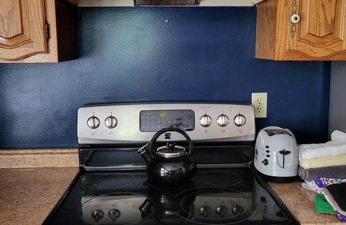 Maryville House | Campus Cottage next to Bearcat Stadium and Arena; close to downtown food & drink