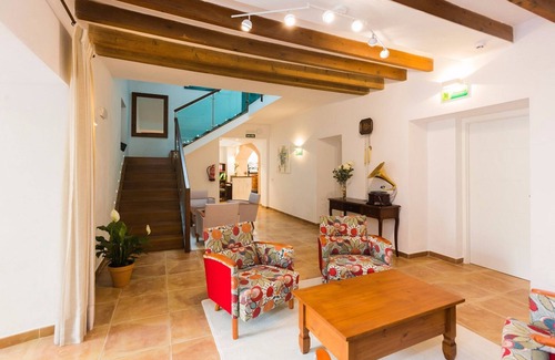 Sineu Hotel | CAN SERRETE - H. DOBLE VISTA MONTAÑA - Nice hotel with shared pool and free Wifi.