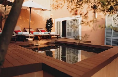 Sineu Hotel | CAN SERRETE - H. DOBLE VISTA MONTAÑA - Nice hotel with shared pool and free Wifi.