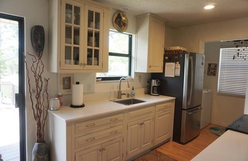 St. George Island House | Can't decide on the beach or the bay? The Seahorse Shanty is for you!