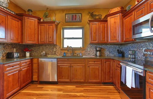 Branson Cabin | Can't miss 10-Bedroom Lakefront Lodge