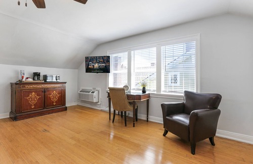 Mid-City Hotel | Canal Express Rooms