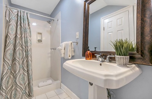 Mid-City Hotel | Canal Express Rooms