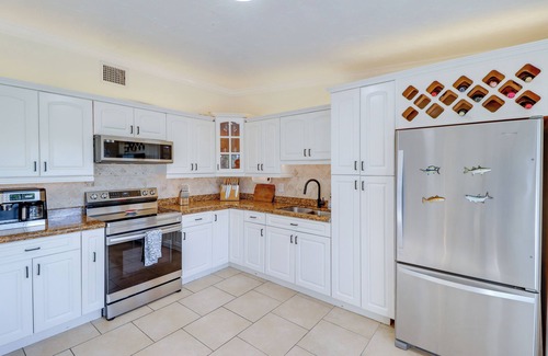 Twin Lakes Apartment | Canal-Front Apt w/Screened Balcony in Key Largo!