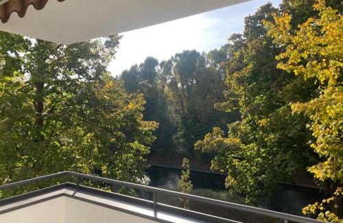 Neukoelln House | Canal-Front at Maybachufer - 1 Private Room in 80 sqm Two-Bedroom flatshare Apartment
