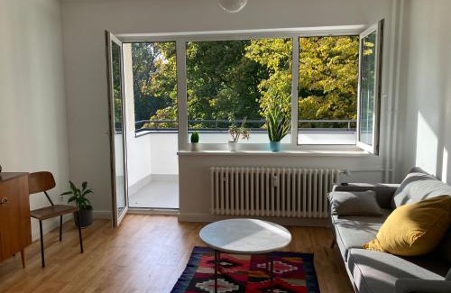 Neukoelln House | Canal-Front at Maybachufer - 1 Private Room in 80 sqm Two-Bedroom flatshare Apartment