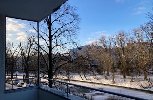 Neukoelln House | Canal-Front at Maybachufer - 1 Private Room in 80 sqm Two-Bedroom flatshare Apartment