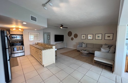 Venetian Shores House | Canal front home in Venetian Shores. Perfect for families . A boater's paradise!