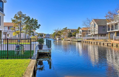 South Bethany Harbor Cottage | Canal-Front Home w/ Dock < 1/2 Mi to Beach!