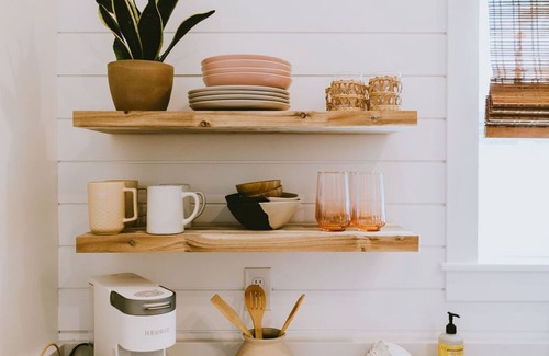 Kitty Hawk House | Canal front, Modern Tiny House! Bikes. Fire pit!