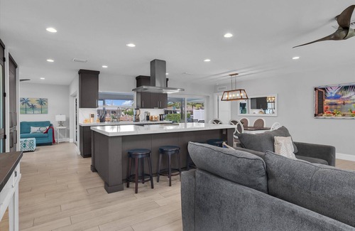 Harbor Village Villa | Canal Side 3 BR Villa W/Heated Pool 5 min to Pier