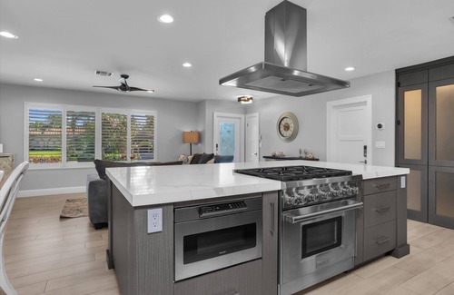 Harbor Village Villa | Canal Side 3 BR Villa W/Heated Pool 5 min to Pier