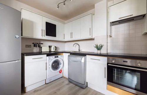 Canonbury Apartment | Canal-Side Apartment in Islington