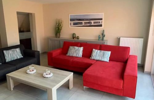 Nieuwpoort House | Canal-Side Family Retreat, cleaning included