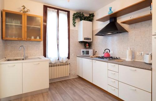 Santa Croce Apartment | Canal Tron