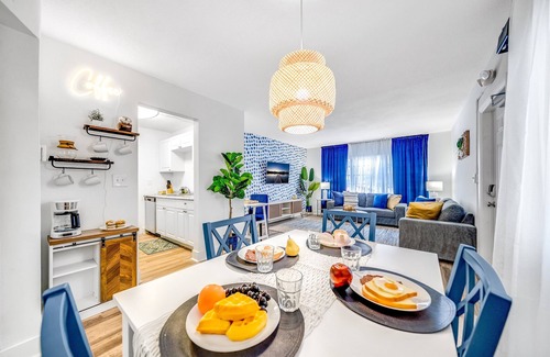 Survey Creek Apartment | Canal View Ground Floor Retreat – Palm Wave Stays