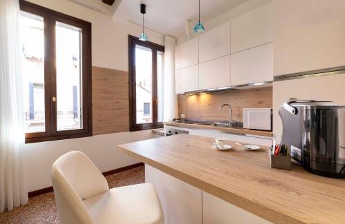 Cannaregio Apartment | Canal View in Canareggio - 10 minutes to Rialto Bridge and San Marco
