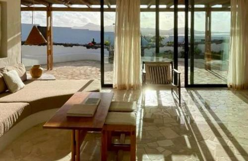 Urbanizacion Famara Villa | Canaryislandshost l Risco Suite Lanzarote