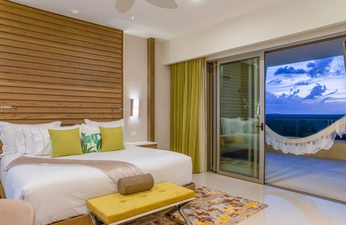 Puerto Juarez Resort | Cancún Resort Stay in Paradise, Luxurious 1BR Suite 1.5 Baths + Private Balcony