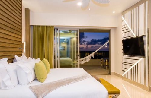 Puerto Juarez Resort | Cancún Resort Stay in Paradise, Luxurious 1BR Suite 1.5 Baths + Private Balcony