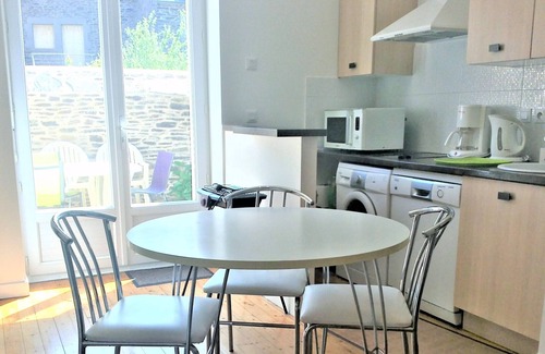 Cancale Apartment | Cancale le port appt 2/4 pers with courtyard, very bright15 km from ST MALO