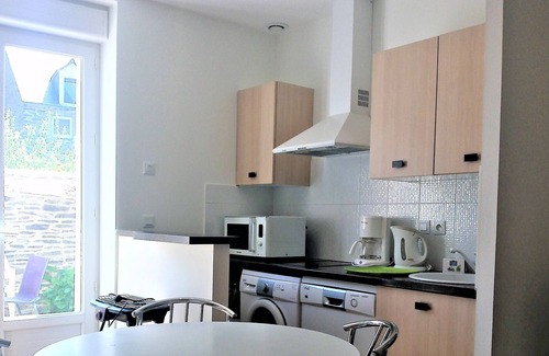 Cancale Apartment | Cancale le port appt 2/4 pers with courtyard, very bright15 km from ST MALO