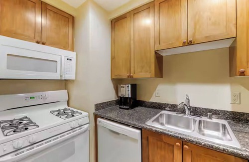 Enterprise Condo | Cancun Resort Las Vegas 2br suite Saturday check-in