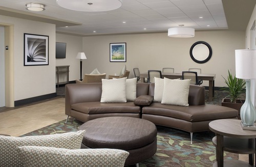 Alexandria West Hotel | Candlewood Suites Alexandria West by IHG