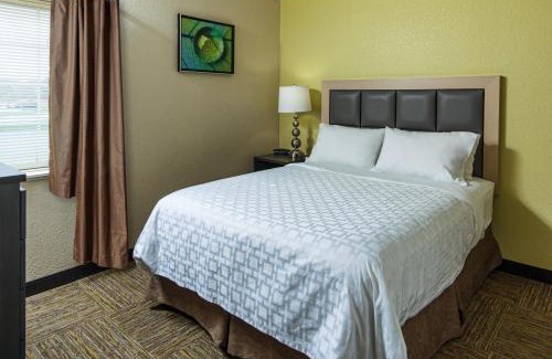 Appleton Hotel | Candlewood Suites Appleton by IHG