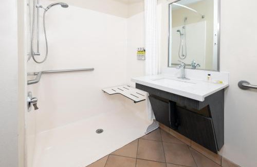 Athens Hotel | Candlewood Suites Athens by IHG