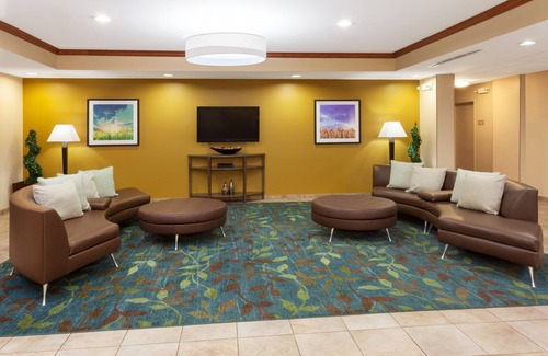 Aurora Hotel | Candlewood Suites Aurora-Naperville by IHG
