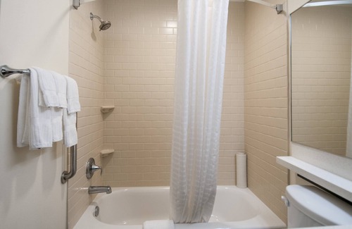 Mid City South Hotel | Candlewood Suites Baton Rouge - College Drive by IHG