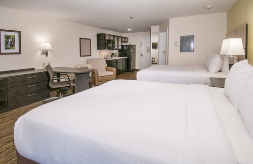 Mid City South Hotel | Candlewood Suites Baton Rouge - College Drive by IHG