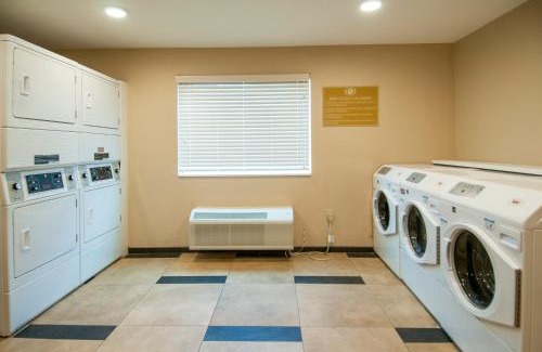 Mid City South Hotel | Candlewood Suites - Baton Rouge - College Drive by IHG