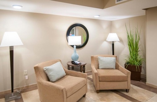 Mid City South Hotel | Candlewood Suites - Baton Rouge - College Drive by IHG