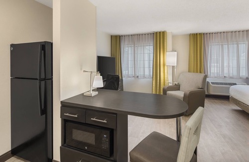 Arrowood Hotel | Candlewood Suites Charlotte - Arrowood by IHG