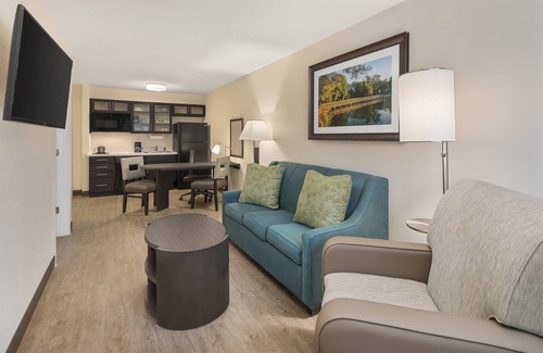Arrowood Hotel | Candlewood Suites Charlotte - Arrowood by IHG
