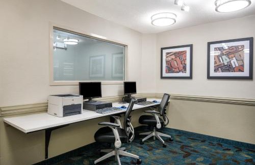 Durham Hotel | Candlewood Suites Durham - RTP by IHG