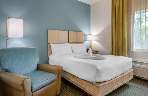 Fort Myers Hotel | Candlewood Suites Fort Myers Interstate 75 by IHG