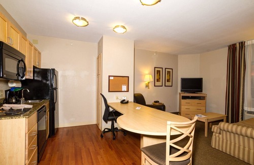 Fort Myers Hotel | Candlewood Suites Ft Myers I-75 by IHG