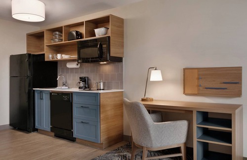 Harrisburg Hotel | Candlewood Suites Harrisburg I-81 - Hershey Area by IHG