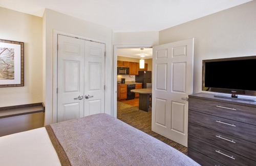 Wayne Hotel | Candlewood Suites Indianapolis Airport by IHG