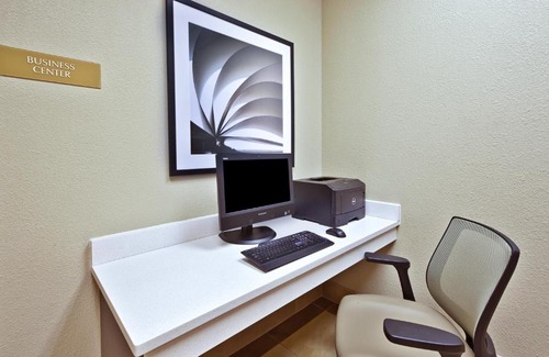 Wayne Hotel | Candlewood Suites Indianapolis Airport by IHG