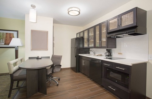 Longmont Hotel | Candlewood Suites Longmont - Boulder Area by IHG