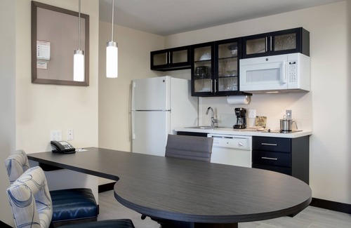 Country Walk Hotel | Candlewood Suites Miami Exec Airport - Kendall by IHG