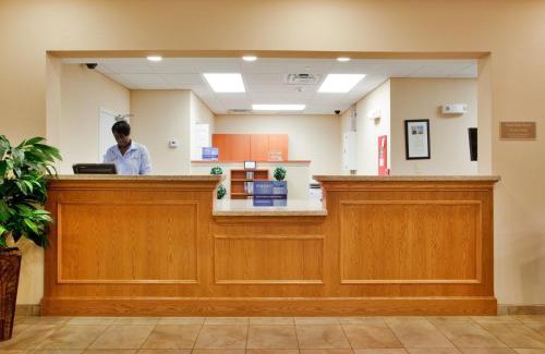 Norfolk - Virginia Beach Hotel | Candlewood Suites Norfolk Airport by IHG