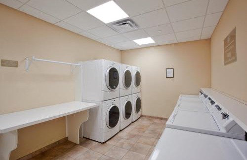 Norfolk - Virginia Beach Hotel | Candlewood Suites Norfolk Airport by IHG