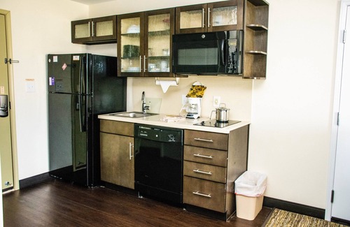 Overland Park Hotel | Candlewood Suites : Overland Park - W 135th St by IHG